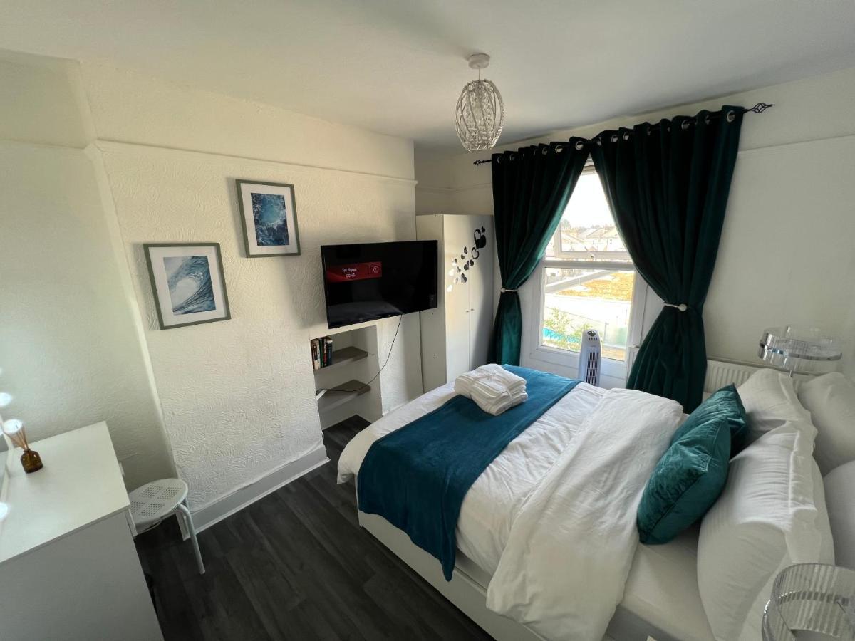 Luxury 1Bed Holiday Flat-10 Minutes From London Bridge & 3Mins Walk To Lewisham Dlr Apartment ภายนอก รูปภาพ